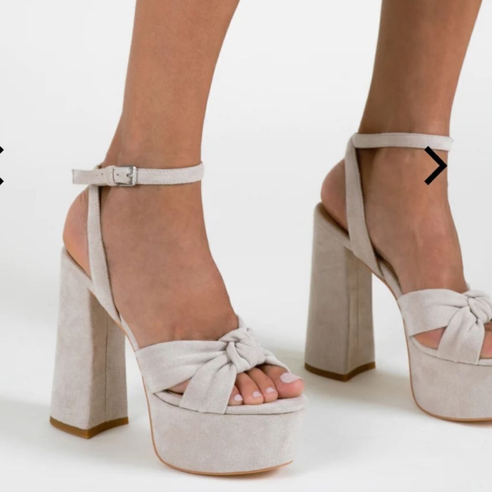 BRAND NEW OLIVIA MILLER HIGH BLOCK HEEL OPEN TOE ADJUSTABLE BUCKLE SANDAL